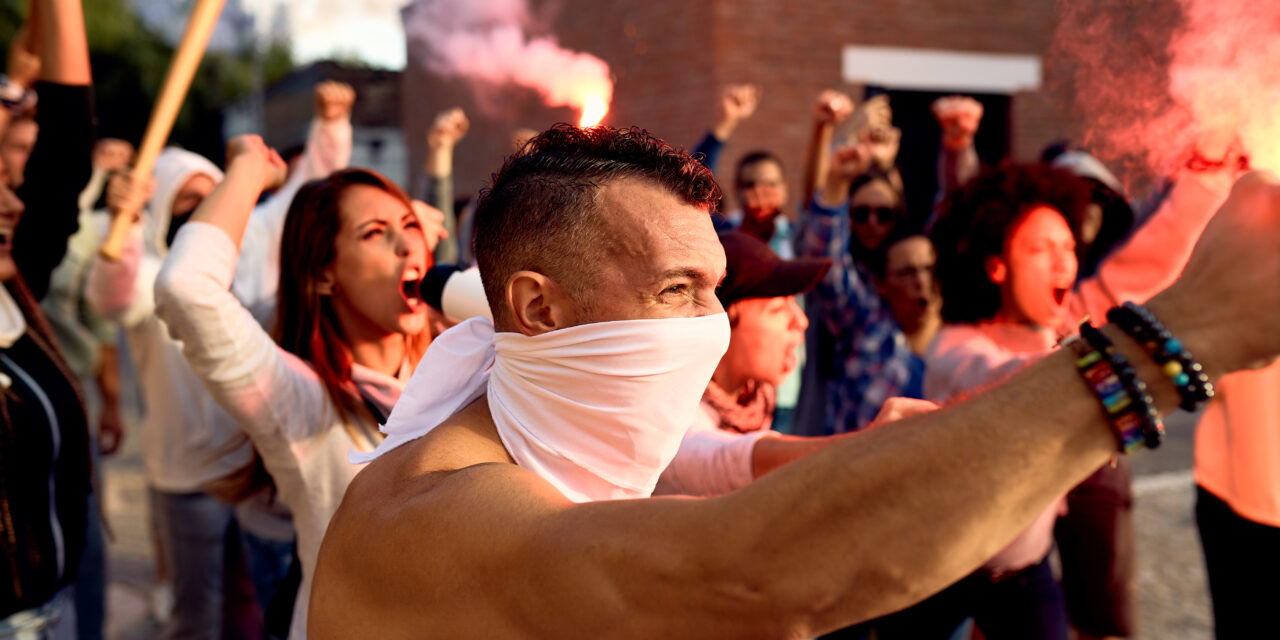 White Man Delighted to Finally Have Some Rioters He Feels Comfortable Criticising