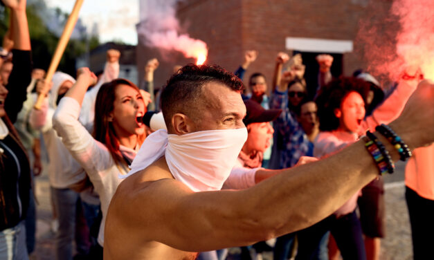 White Man Delighted to Finally Have Some Rioters He Feels Comfortable Criticising